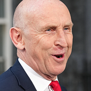 John Healey, Ed Miliband och Shabana Mahmood när de anlände till 10 Downing Street för att få sina ministerposter i går.