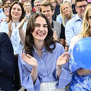 Arbetsmarknadsminister Johan Britz, klimat- och miljöminister Romina Pourmokhtari, vice partiordförande Lotta Edholm inför Liberalernas partiledare Simona Mohamssons tal under Almedalsveckan.
