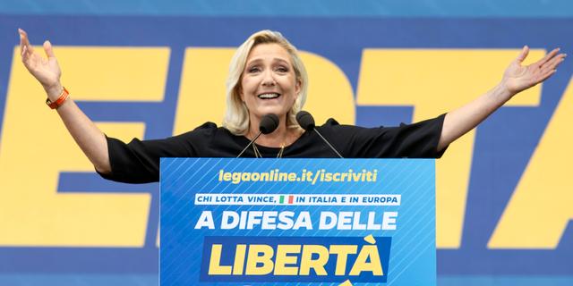 Marine Le Pen vid ett tal den 17 september. Claudio Furlan / AP