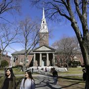 För Harvarduniversitetet kan det vara läge att ta ut vinsterna från Trumprallyt, menar Bloombergs Mohamed A El-Erian.