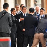 Statsminister Ulf Kristersson (M) tar emot Kinas vice premiärminister He Lifeng på Rosenbad för handelssamtal mellan USA och Kina.