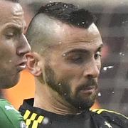 Sulejman Krpic (höger) vid AIK:s match mot Hammarby tidigare i vår.