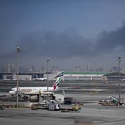 Emiratesplan på Dubais flygplats.
