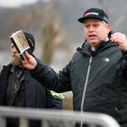 Högerextremisten Rasmus Paludan i samband med en koranbränning i januari.