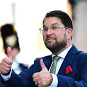 Sara Nilsson, ansvarig utgivare för Dumpen, och Jimmie Åkesson, partiledare för Sverigedemokraterna.