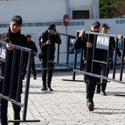 Polis spärrar av Sultanahmet.