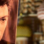 Ett minnesporträtt av Boris Nemtsov utanför Kreml i Moskva.