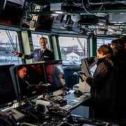 Fartygskapten Nicolas Guiraud visar runt på den franska fregatten Amiral Ronarc’h i samband med ett besök i Göteborgs hamn i februari. Fartyget ingår i FDI-programmet och Sverige meddelar nu att man avser köpa in fyra liknande fartyg.