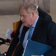 Boris Johnson på väg in i parlamentet David Cliff / AP