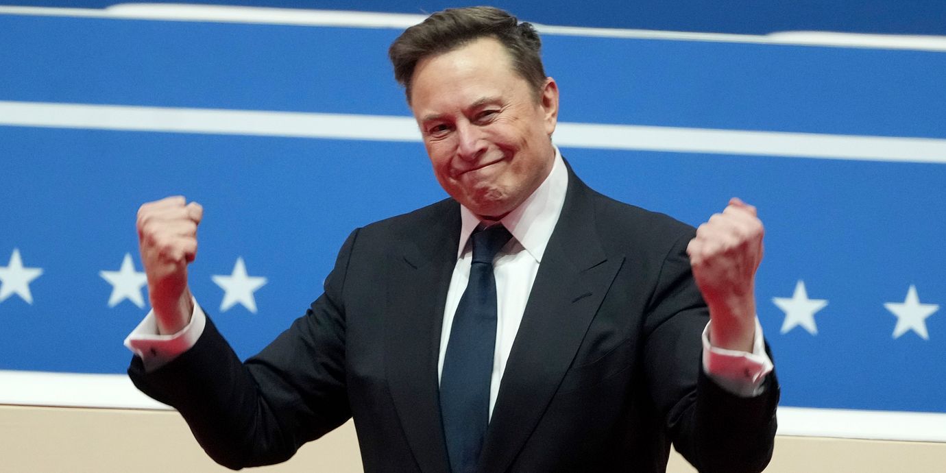 Noteringen gör Musk till världens första dollarbiljonär