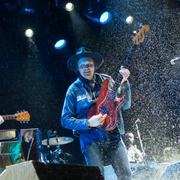 Arcade Fire under en spelning på Way out West 2018. Win Butler i mitten.