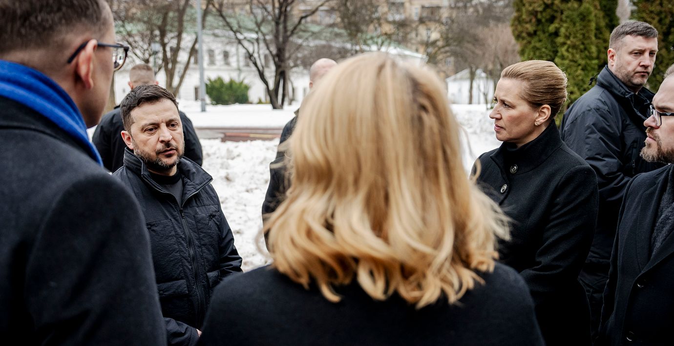 Zelenskyj med bland andra Danmarks statsminister Mette Frederiksen, 24 februari.