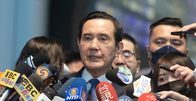 Ma Ying-jeou möter pressen inför resan. Chiang Ying-ying / AP
