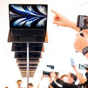 Nya Macbook Air med M2‑chip visas upp efter Apples keynote i Cupertino 2022.
