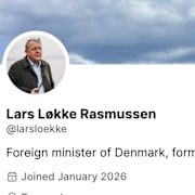 Rasmussens nystartade Truth-konto och en bild på Trump. 