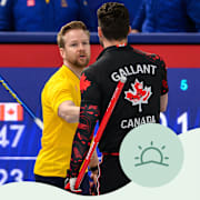 Niklas Edin och Brett Gallant under gårdagens curlingmatch. 