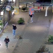 Bild från polisens förundersökning mot de dömda männen som misshandlade flera personer med invandrarbakgrund på Stockholms gator. Flera av dem heilade.