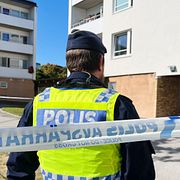 Polis på plats efter mordförsöket mot 19-åringen.