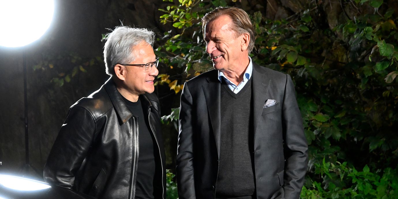 Nvidias vd Jensen Huang och Volvo Cars vd Håkan Samuelsson presenterar ett utökat samarbete, 15 oktober.