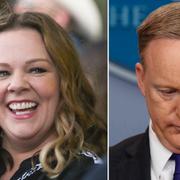 Melissa McCarthy och Sean Spicer. 