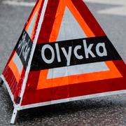 Skylt som markerar vägolycka. 