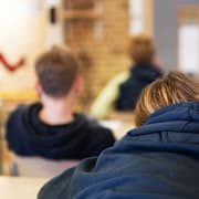 Skolpolitiken är drivande i ungas psykiska ohälsa, enligt debattörerna.