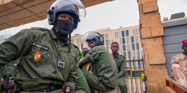 Poliser i Niger. Sam Mednick / AP