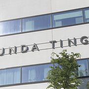 Förhandlingarna hålls i Attunda tingsrätt.