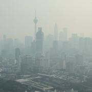 Dimma över Kuala Lumpur i Malaysia orsakad av skogsbränder i grannlandet Indonesien.