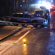 Polisen arbetar på platsen
