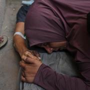 Palestinsk kvinna sörjer sin döda son, i staden Gaza, 4 augusti 2025. 