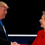 Trump och Clinton skakade hand efter debatten.