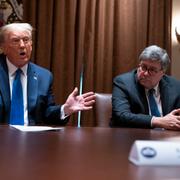 Donald Trump och  justitieminister William Barr i september.