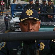 Mexikansk polis i Mexico City. Illustrationsbild.