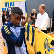 Alexander Isak och Dejan Kulusevski  svarar på frågor. 