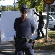 Polis i Hässelby på onsdagen.