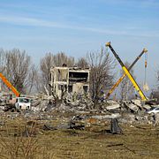 Upprensning efter attacken i Makiivka. AP