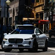 Waymo-bil i San Francisco. Arkivbild.
