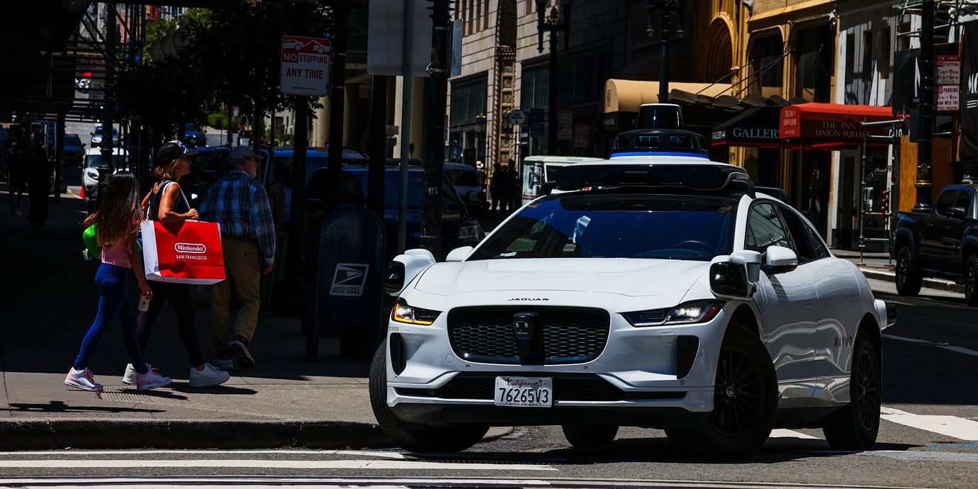 Waymo-bil i San Francisco. Arkivbild.