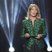 Filminstitutets vd Anette Novak presenterar årets Hedersguldbagge under Guldbaggegalan på Cirkus i Stockholm. 
