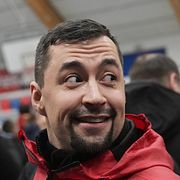 Mute Egede i en vallokal i Nuuk i mars 2025.