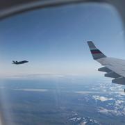 Plan eskorterar Putin tillbaka till Ryssland efter mötet. 