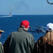 Donald Trump och Melania Trump under uppvisnings av amerikanska flottan, 2025. 