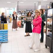 Finansminister Elisabeth Svantesson (M) på Systembolaget.