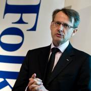 Arkiv från 2009, Anders Sundström håller presskonferens om övertagandet av Swedbank-aktier från Sparbanksstiftelserna.