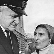 Författaren Katarina Taikon aktiv som talesperson för en aktionsgrupp för romska flyktingar vid demonstration 1967.
