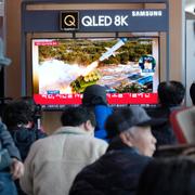 Nordkoreas provskjutning på en tv-skärm i Seoul den 18 mars. 