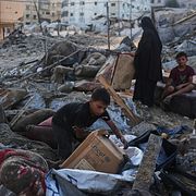 Palestiner efter en attack i Gaza 30 juli i år.