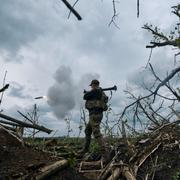 Illustrationsbild av ukrainsk soldat i Donetsk