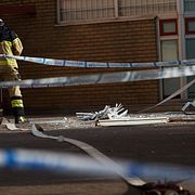Polis och räddningsarbetare vid den plats i Lindängen i Malmö där en explosion skedde tidigt på söndagsmorgonen.